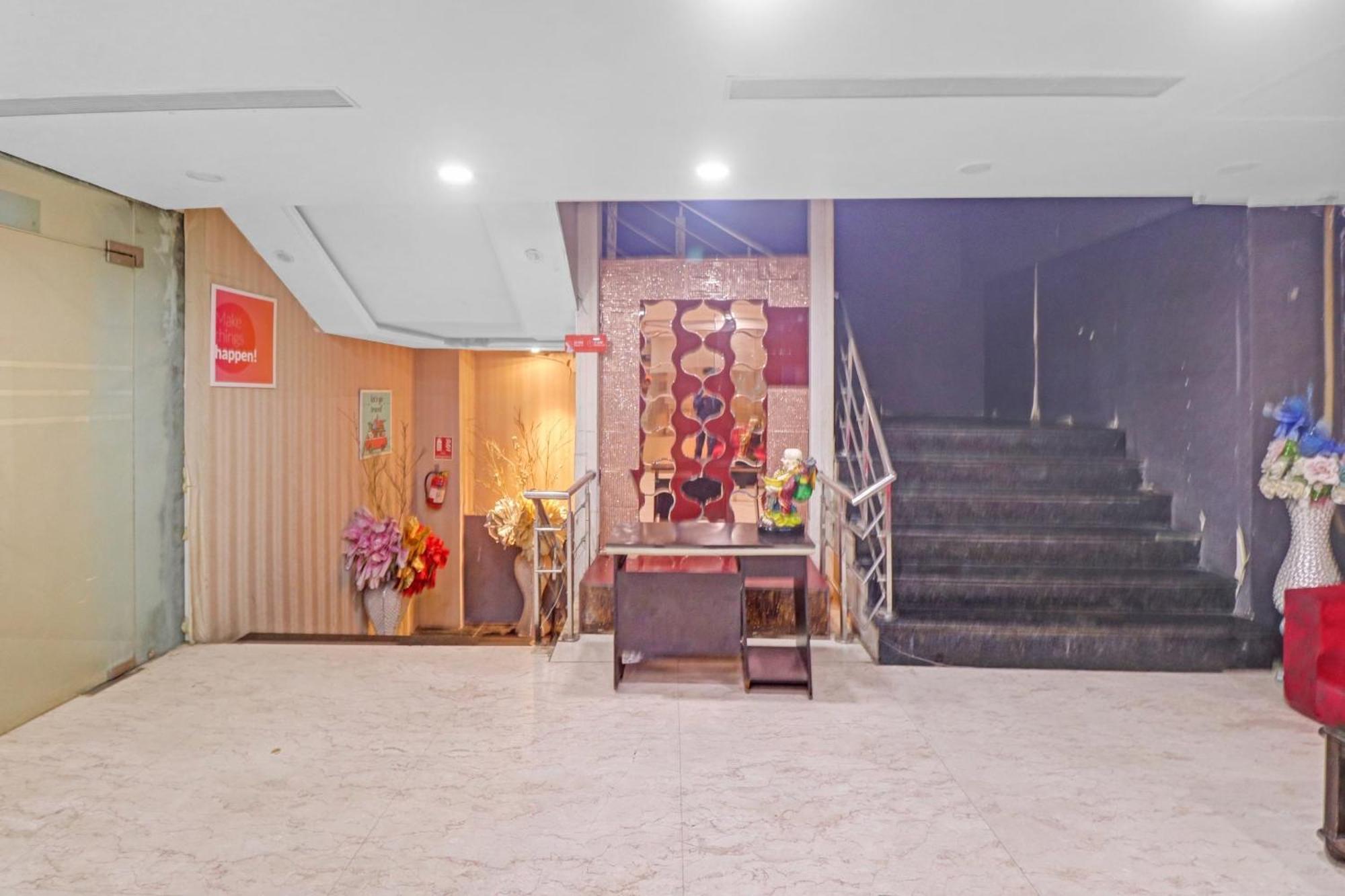Hotel Collection O Seven Heaven Nueva Delhi Exterior foto