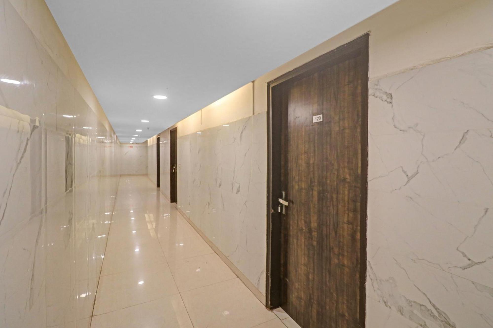Hotel Collection O Seven Heaven Nueva Delhi Exterior foto